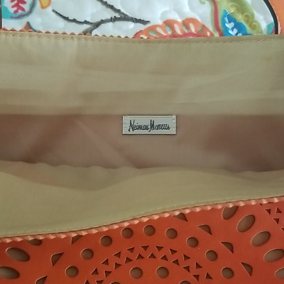 Neiman Marcus New Leather Bag - Picture 5 of 5